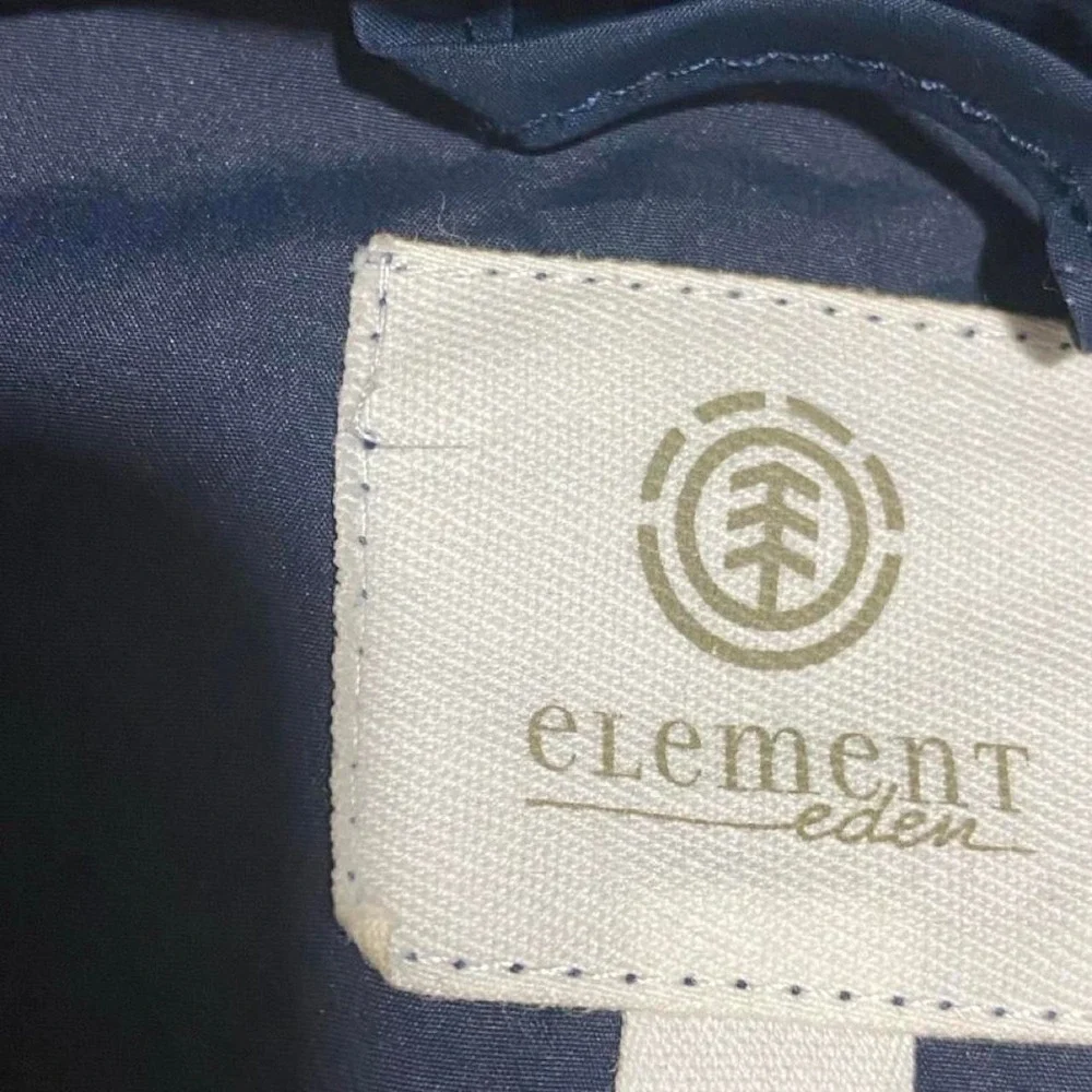 Element Eden navy blue windbreaker jacket in size l. Snip closure. SKU-B581